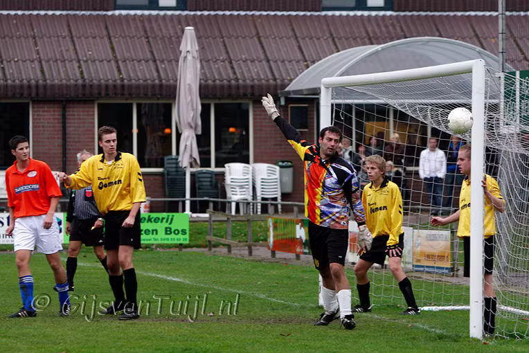 2009_10_24 Lo GVV63 2-Altena 2 1 - 4 Beker