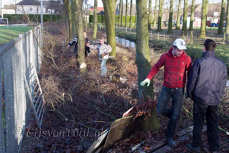 2012_12_15 Lo GVV63 Bomen kappen