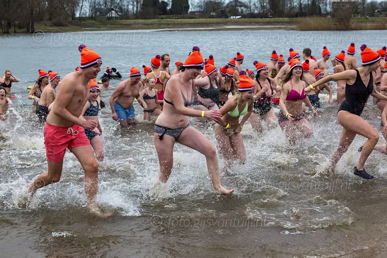 2025_01_01 Nieuwjaarsduik Bommelerw 2025